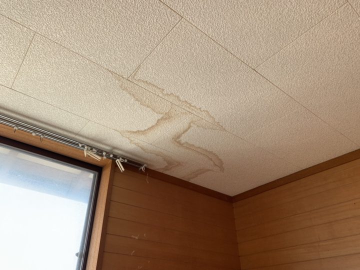 雨染みについて　外壁塗装/屋根塗装/雨漏り専門店/スターペイント20190405