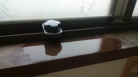窓からの雨漏り