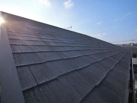 スレート（コロニアル）瓦の屋根