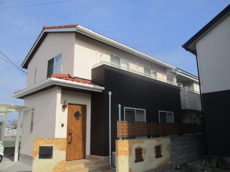 塀がアクセントにオシャレで洋風なイメージに✨　外壁塗装/屋根塗装/雨漏り専門店　スターペイント松山西ショールーム　2020/1/18