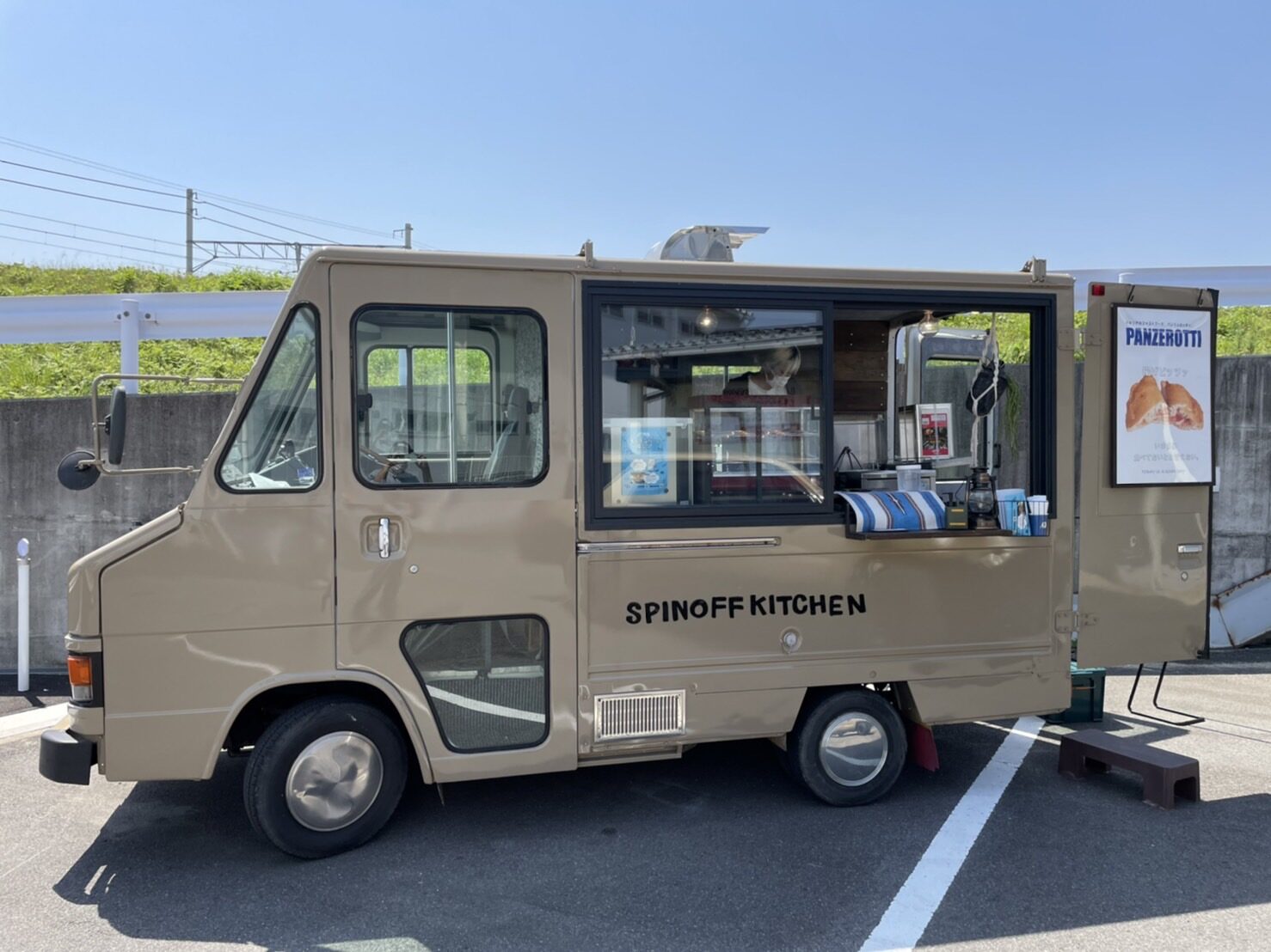 スピンオフキッチン　キッチンカー