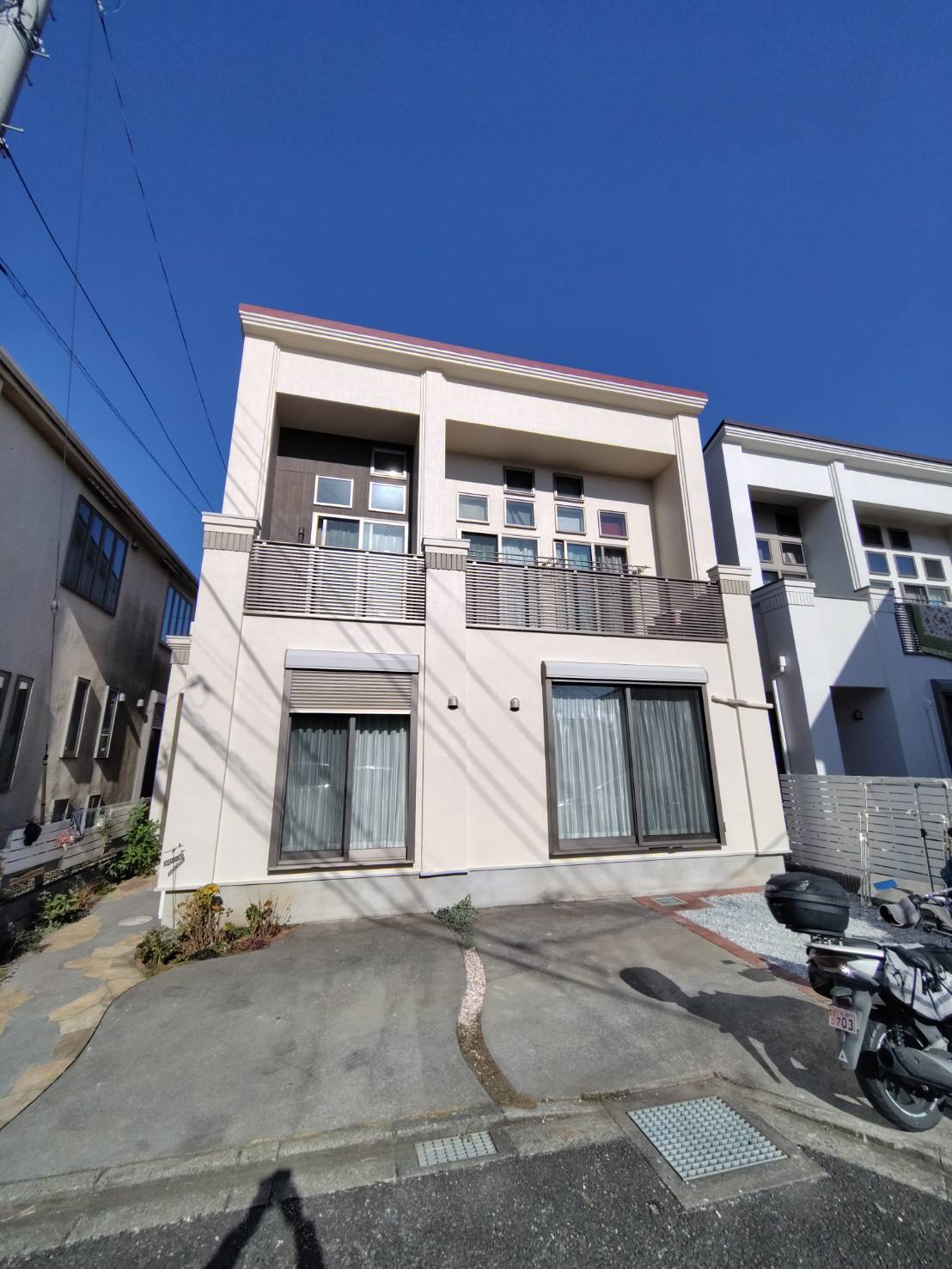 大和市福田】築年の重なりを「新築の輝き」へ再生！モルタル外壁の質感美とガルバリウム屋根で叶える、10年先も安心な外壁塗装・屋根カバー工事