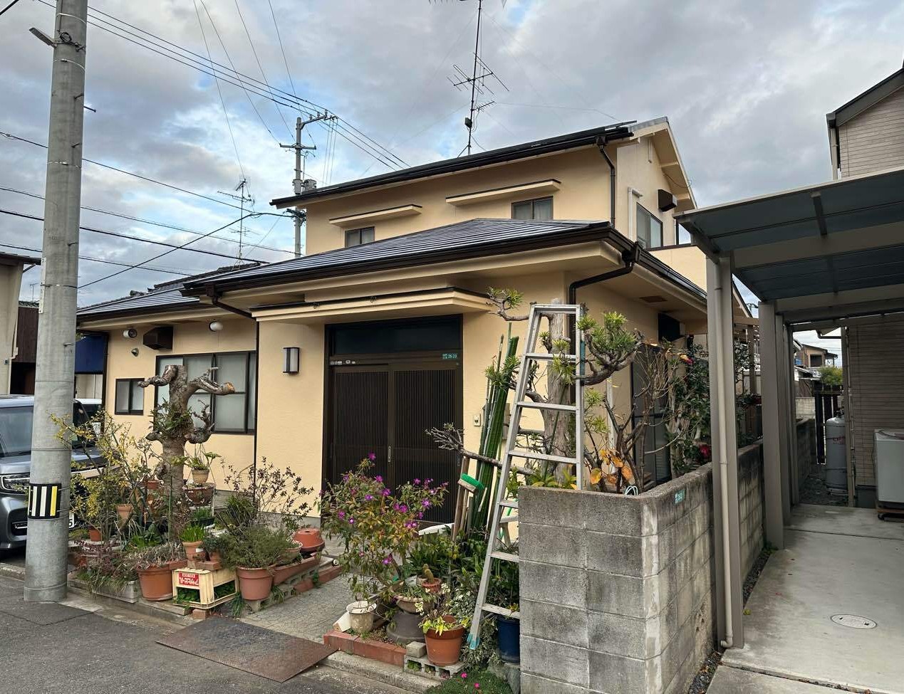 【愛媛県松山市】外壁・屋根塗装工事｜モルタル外壁とコロニアル・トタン屋根を高耐久塗料で美しく再生した塗装リフォーム事例